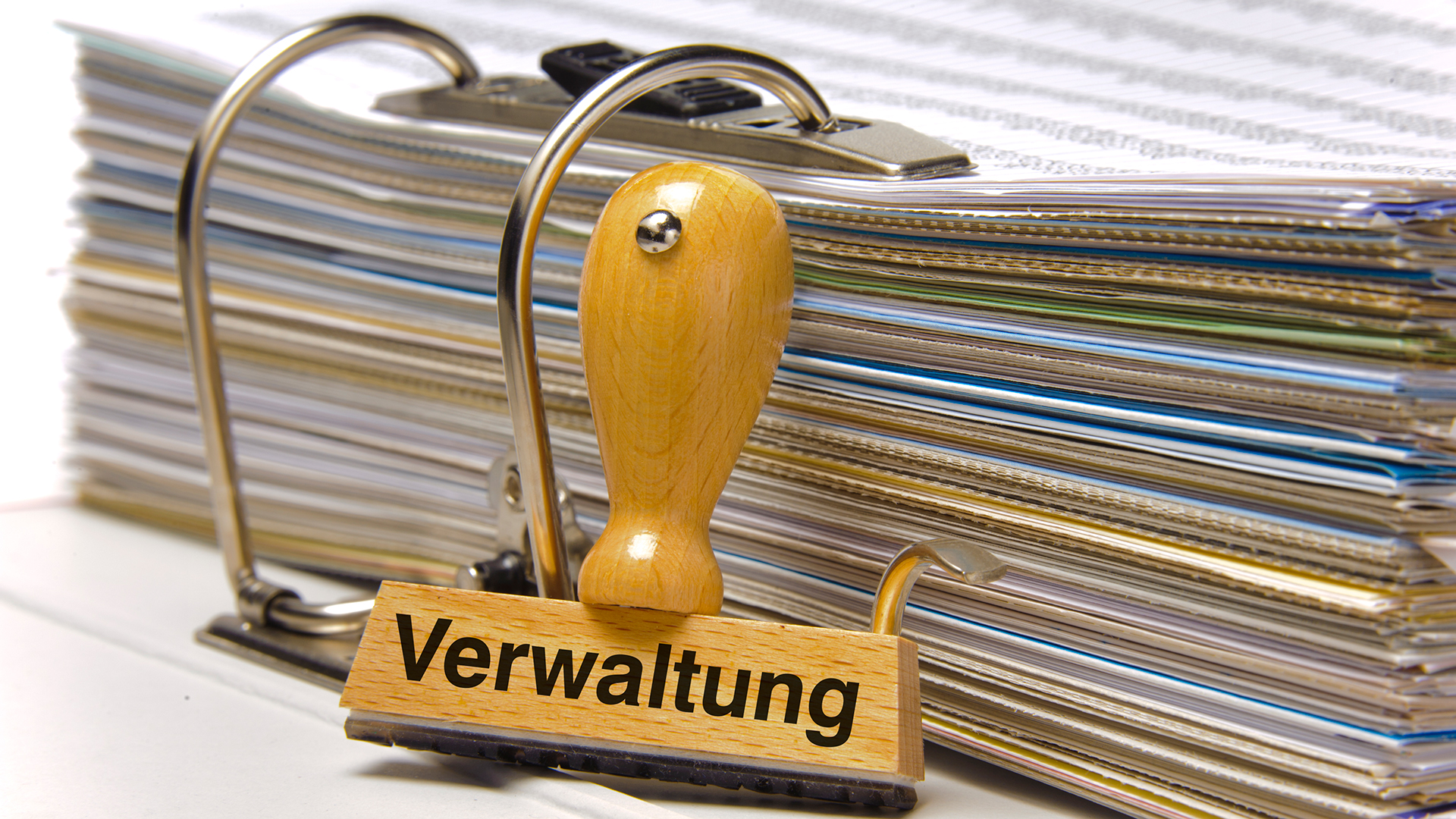 iStock-1002914384_Buerokratie