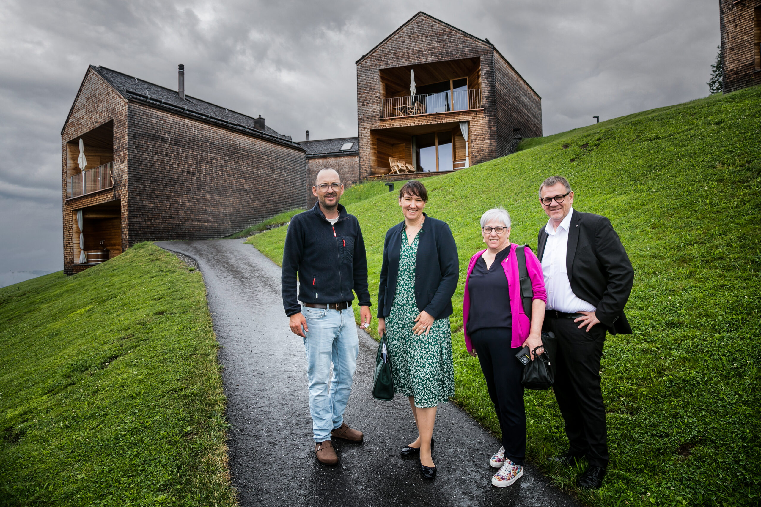 Zwischenwasser Furx am 7.7.2025 WiBu Wirtschaftsbund Betriebsbesuche Gastronomiebetriebe, Christoph Thoma, Heike Ladurner, Kerstin Biedermann-SmithSchmidPeterhof, Restaurant, ChaletsAlpe Furx 25info@peterhof-furx.at