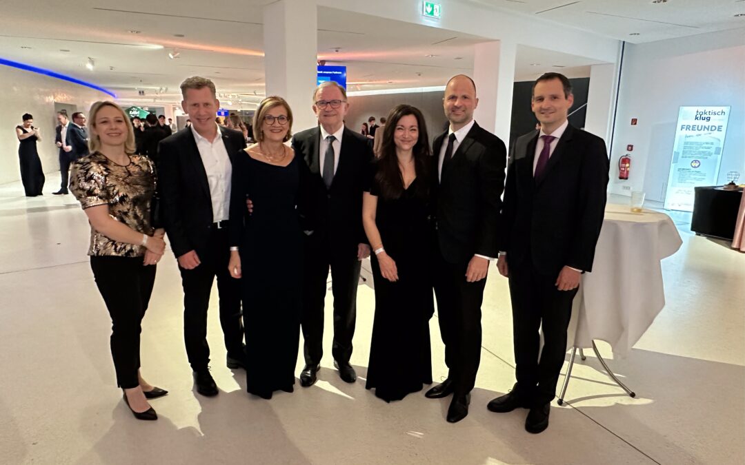 Lehrlingsball der Vorarlberger Industrie: Vorarlbergs Zukunft sichert sich Fachkräfte